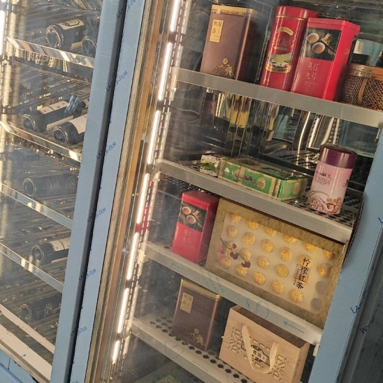 nhiệt độ kép tùy chỉnh hai cửa kính rượu vang đỏ và tủ lạnh trưng bày trà 